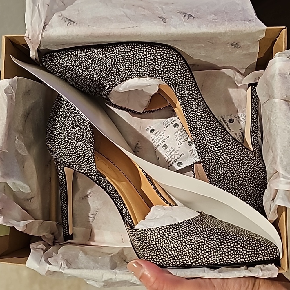 Jessica Simpson Pumps - Picture 3 of 5